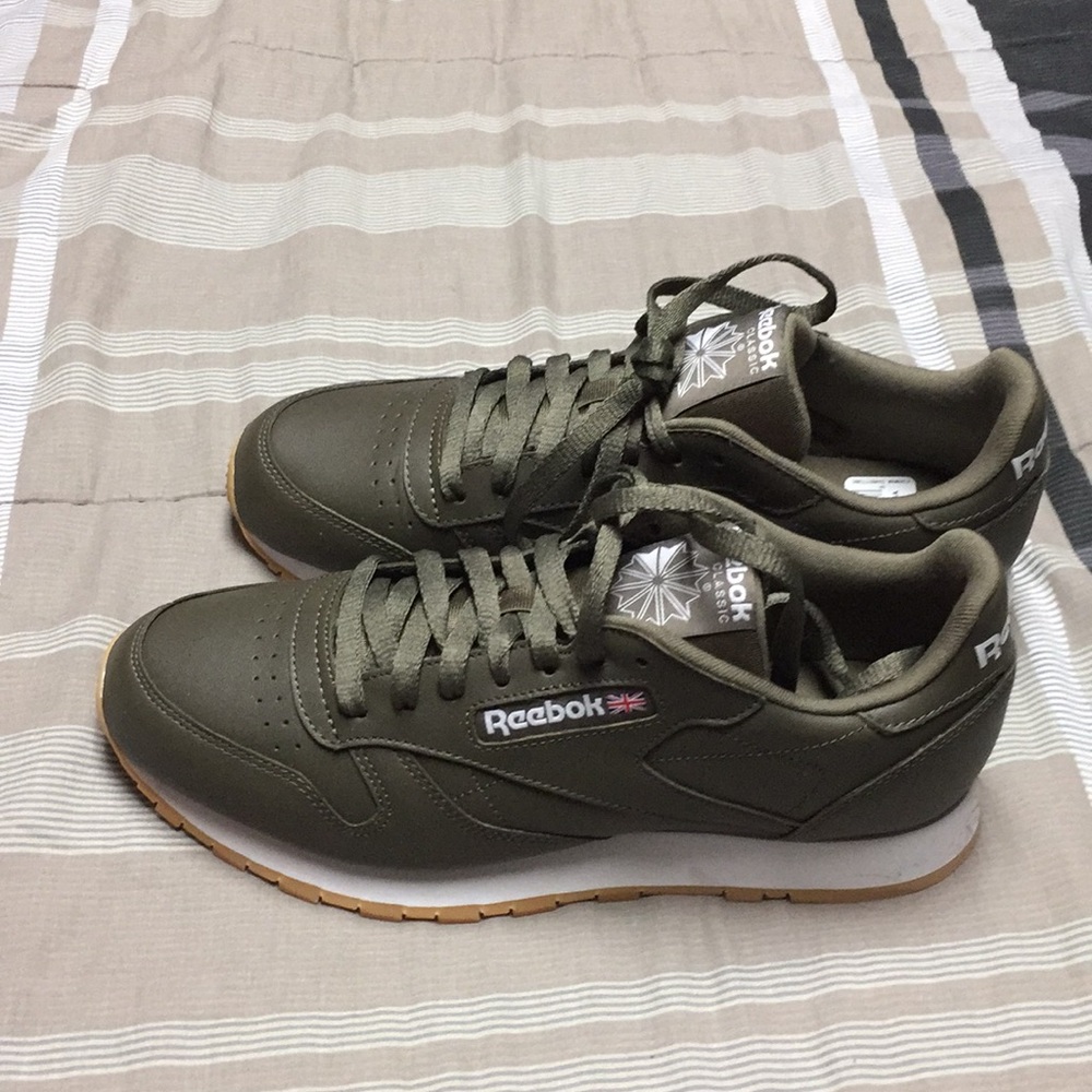 Brand new Reebok Classic. Super Fresh!